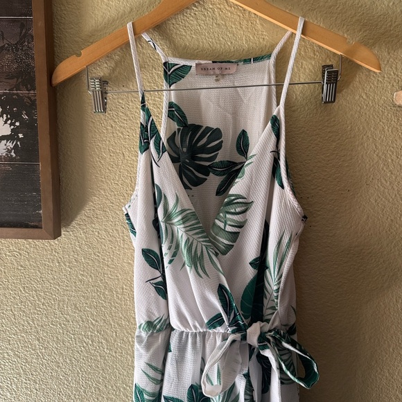 Elegant White and Green Leaf Print Maxi Dress - Picture 4 of 8